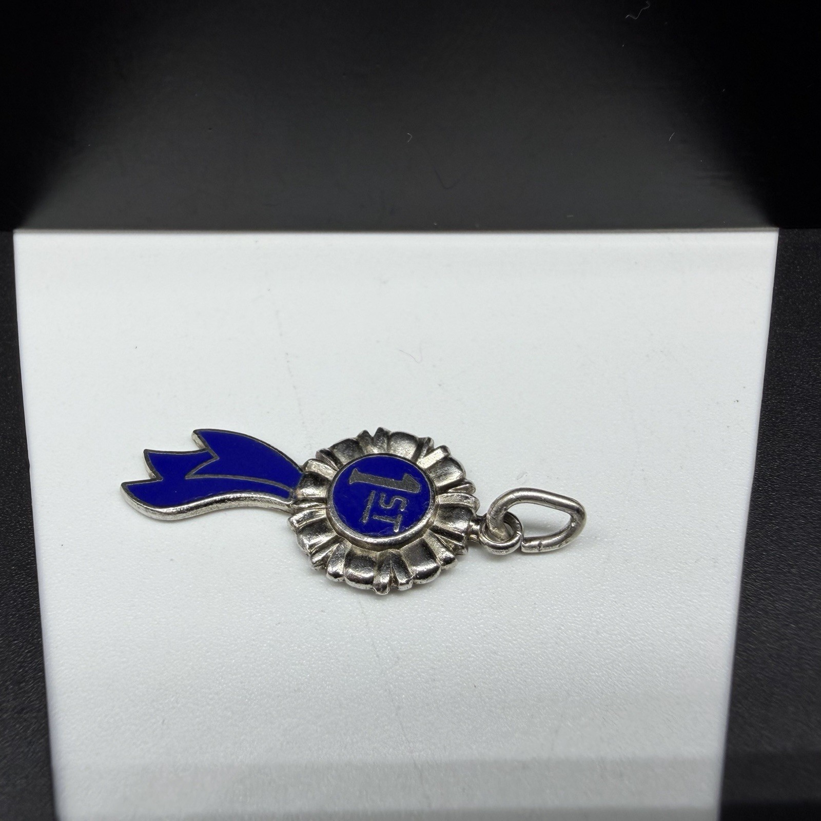 Vtg Wells Sterling Silver Enamel 1st Place Blue Ribbon Award 1.25″ Charm 2.1g