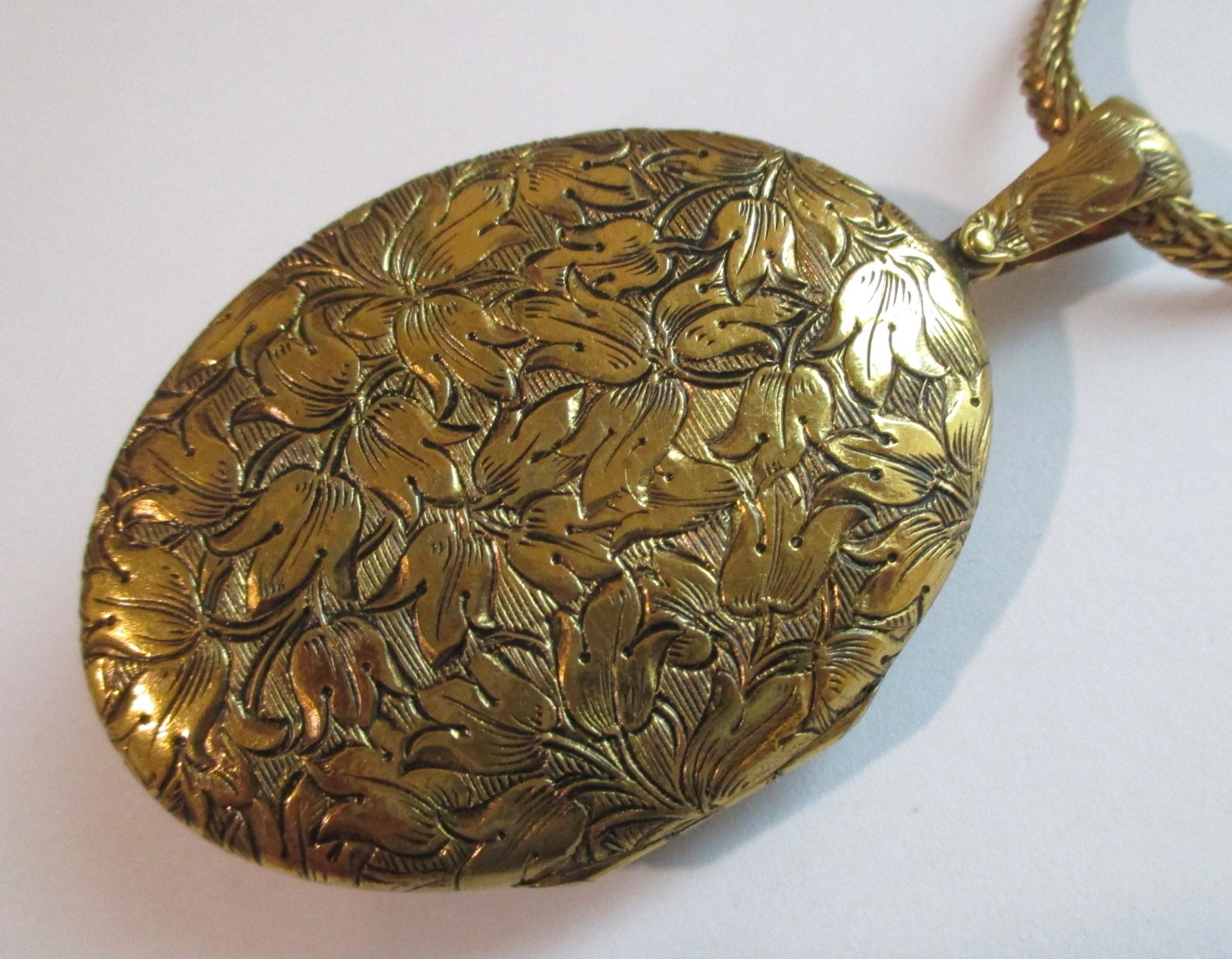LARGE VINTAGE VICTORIAN REVIVAL LOCKET WHEAT CHAIN NECKLACE GOLD GILT BRASS