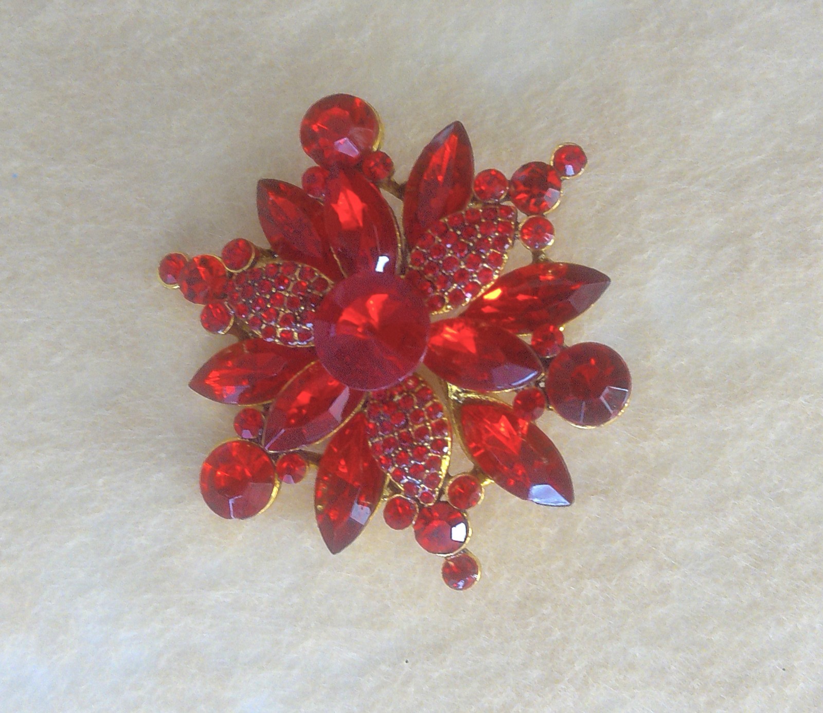 New Goldtone Red Faceted Crystals Flower Pin Brooch Simply Stunning