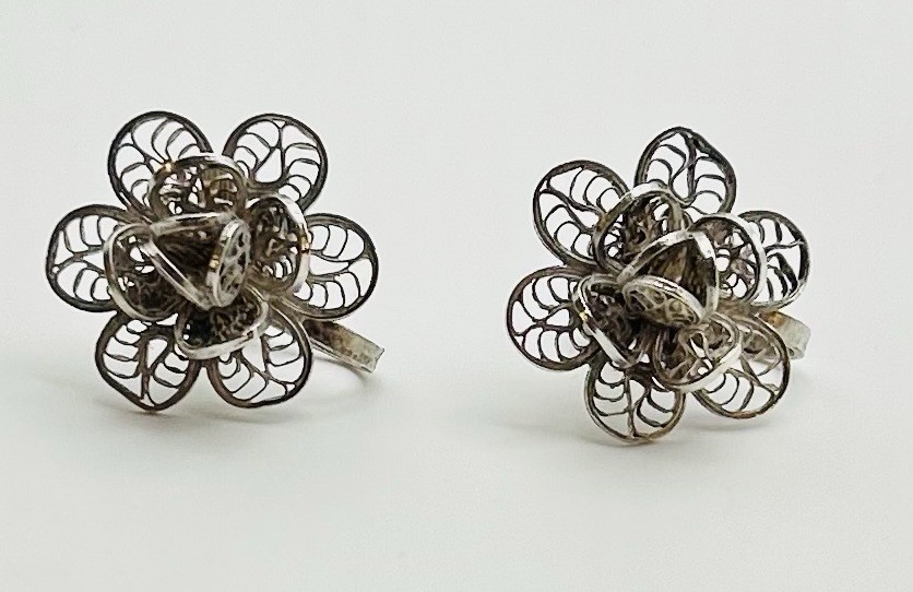 Antique 800 Silver MEXICO Cannetille Filigree Flower Screw-Back Earrings Signed