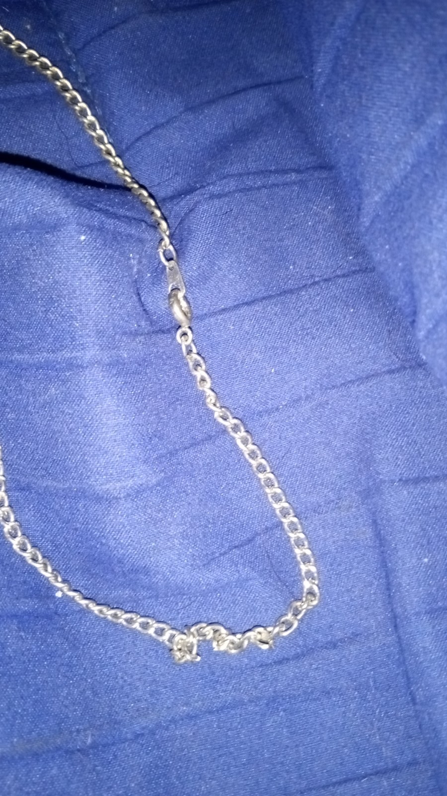 Various necklaces and a pendant. Only sure about 1 being real gold