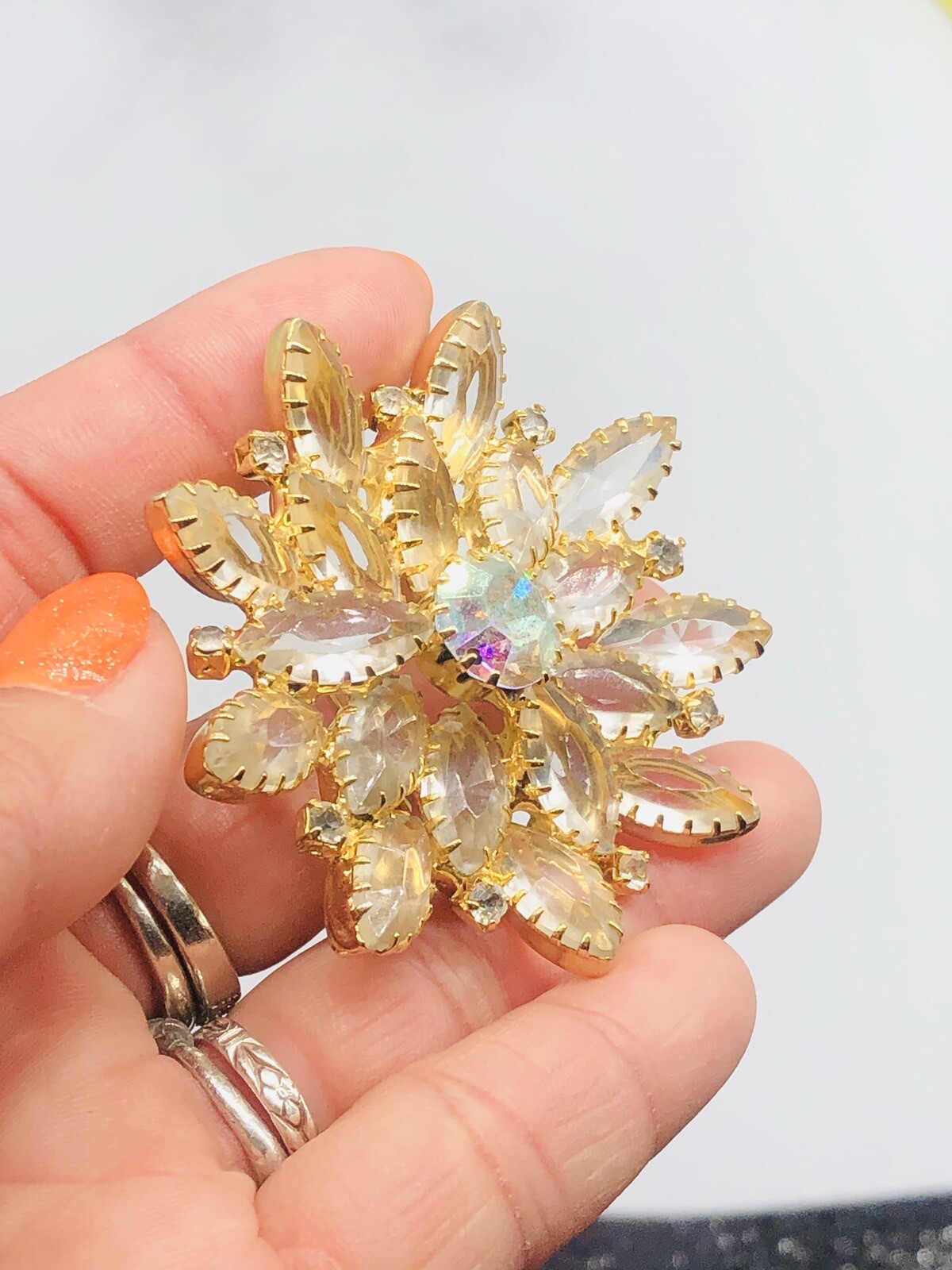 Vtg JULIANA Clear Glass Rhinestone Flower Gold Tone Open Back Pin Brooch