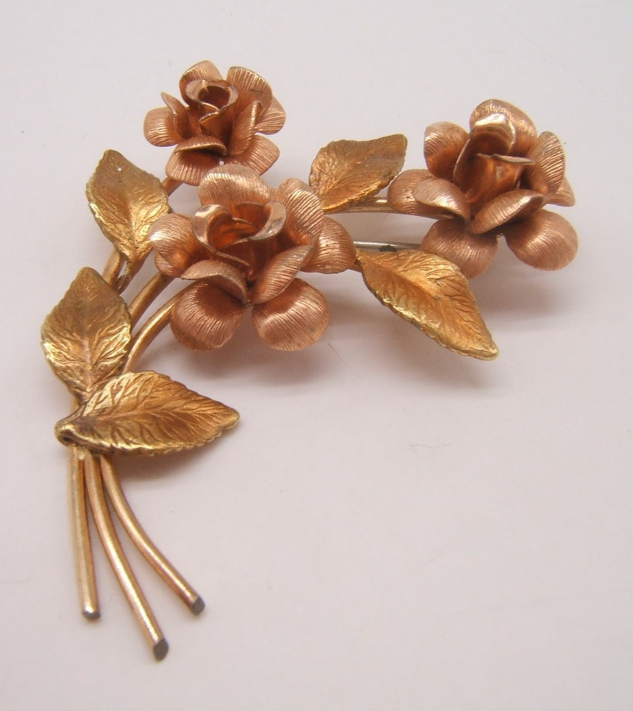 VTG KREMENTZ GOLD TONE PIN 3 FLOWERS & LEAVES