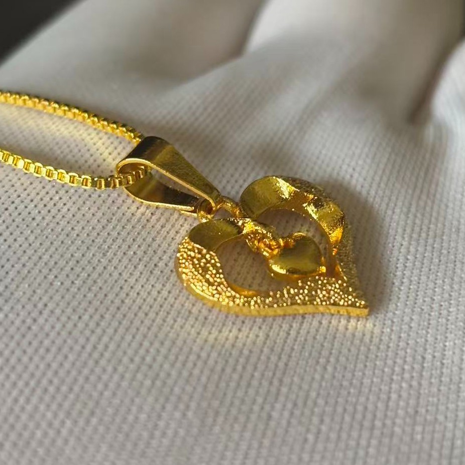Vintage Heart Golden Pendant Necklace Gold-plated (NOT SURE) marked ‘999’