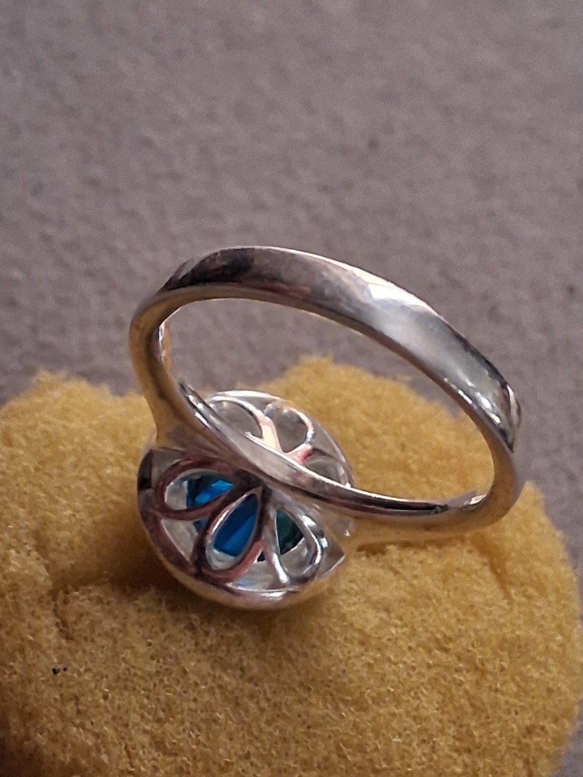 Blue faceted & marcasite halo ring, silverplated, round setting, SZ 6.75