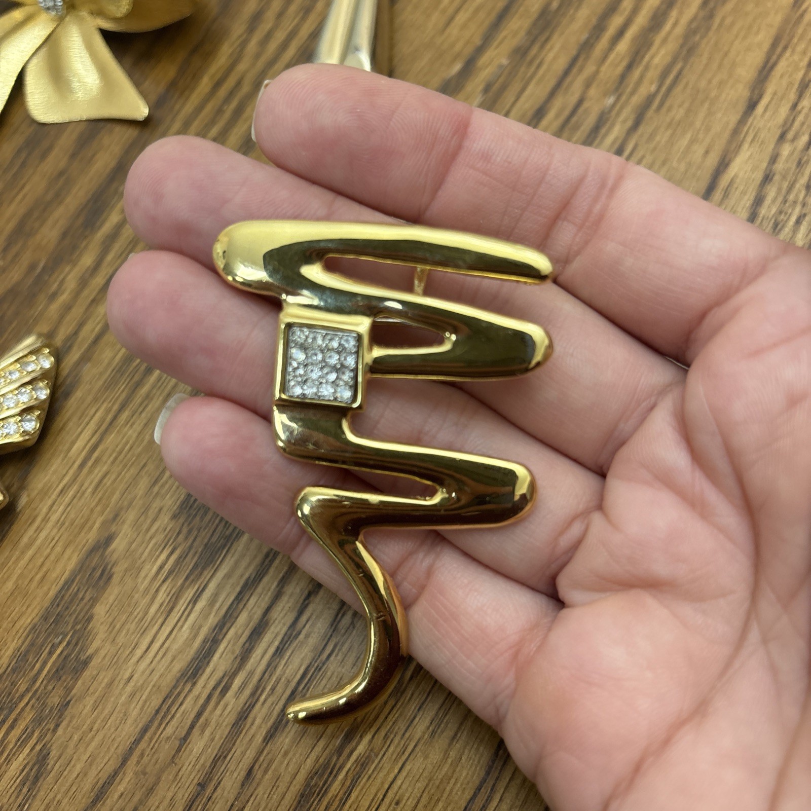 Set Of 4 Vintage Brooches Golden Tone Different Shapes