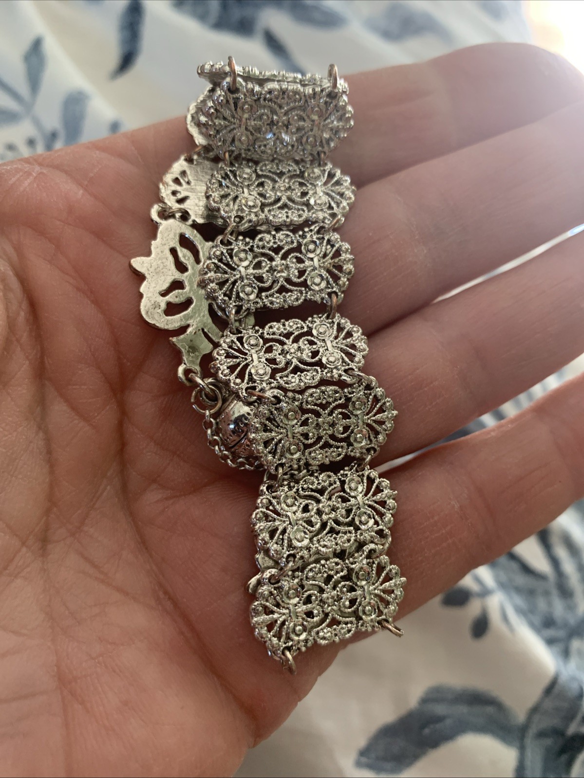 Silver Tone Lacey Bracelet Magnetic Clasp With Safety Chain 7″