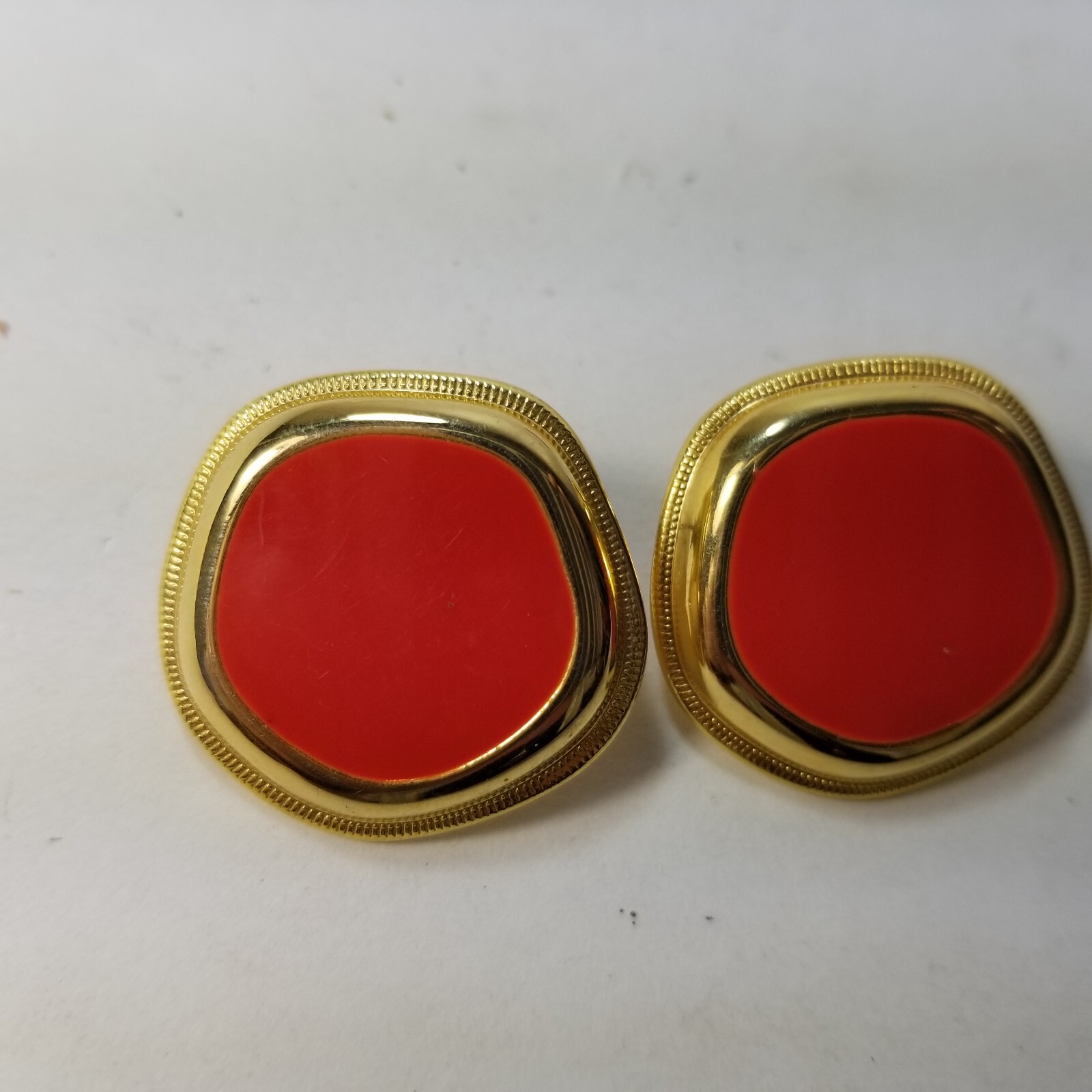 Vintage 1980s Gold Tone Red Enamel Round Post/Pierced Earrings