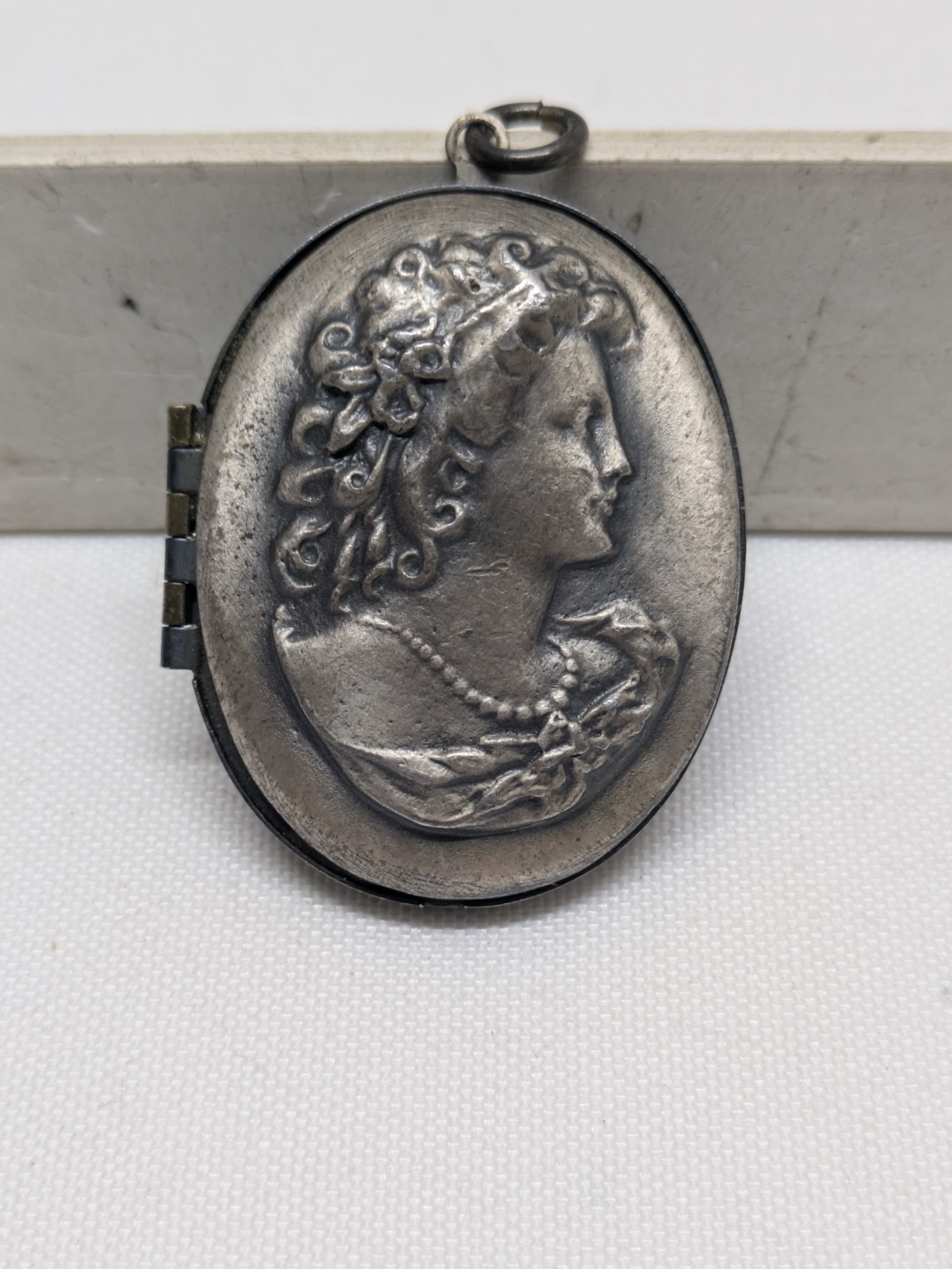 Antique! Art Nouveau Lady Portrait Oval Photo Locket Pendant! 🖼️