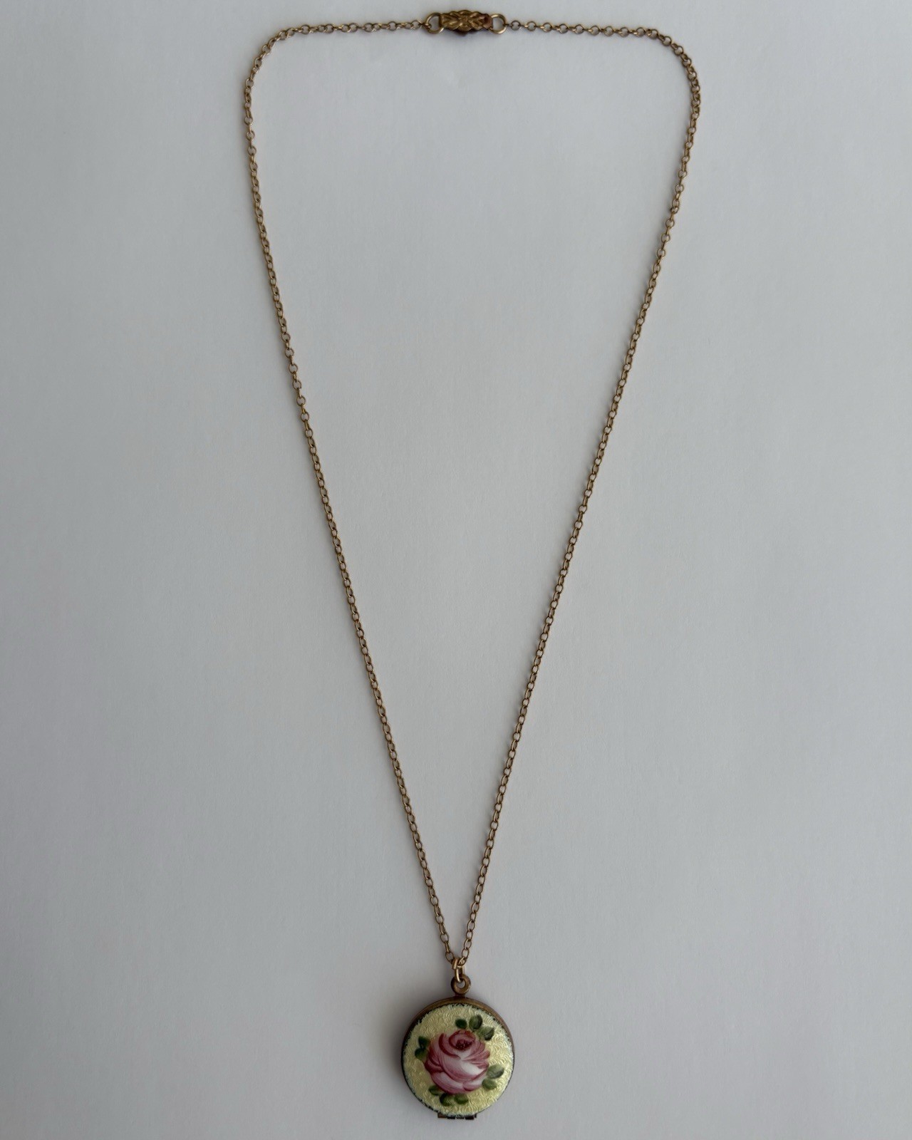 GOLD FILLED FRENCH ENAMEL ROUND LOCKET ROSE 18” NECKLACE 6.10 GRAMS VINTAGE