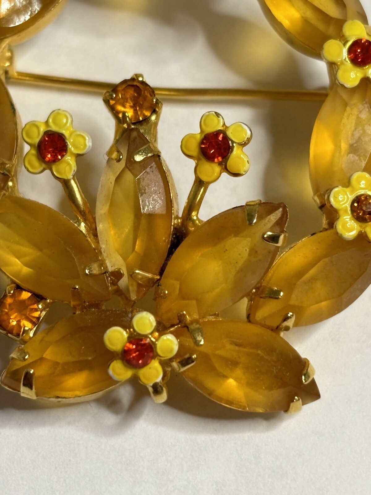 Vintage Style Wreath Shaped Pin Brooch With Flowers Gold Tone