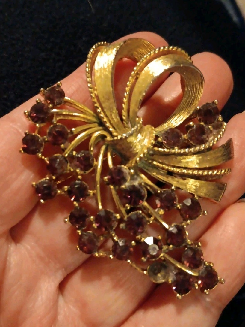 Vintage Signed M Jent Purple Rhinestones Grape Bow Gold Tone Enamel Brooch Pin