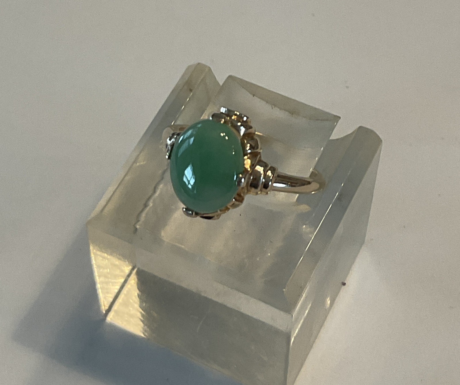 Vintage 14K Yellow Gold 9.5mm Light Green Jade Jadeite Ring 2.63 gr Size 5 1/2