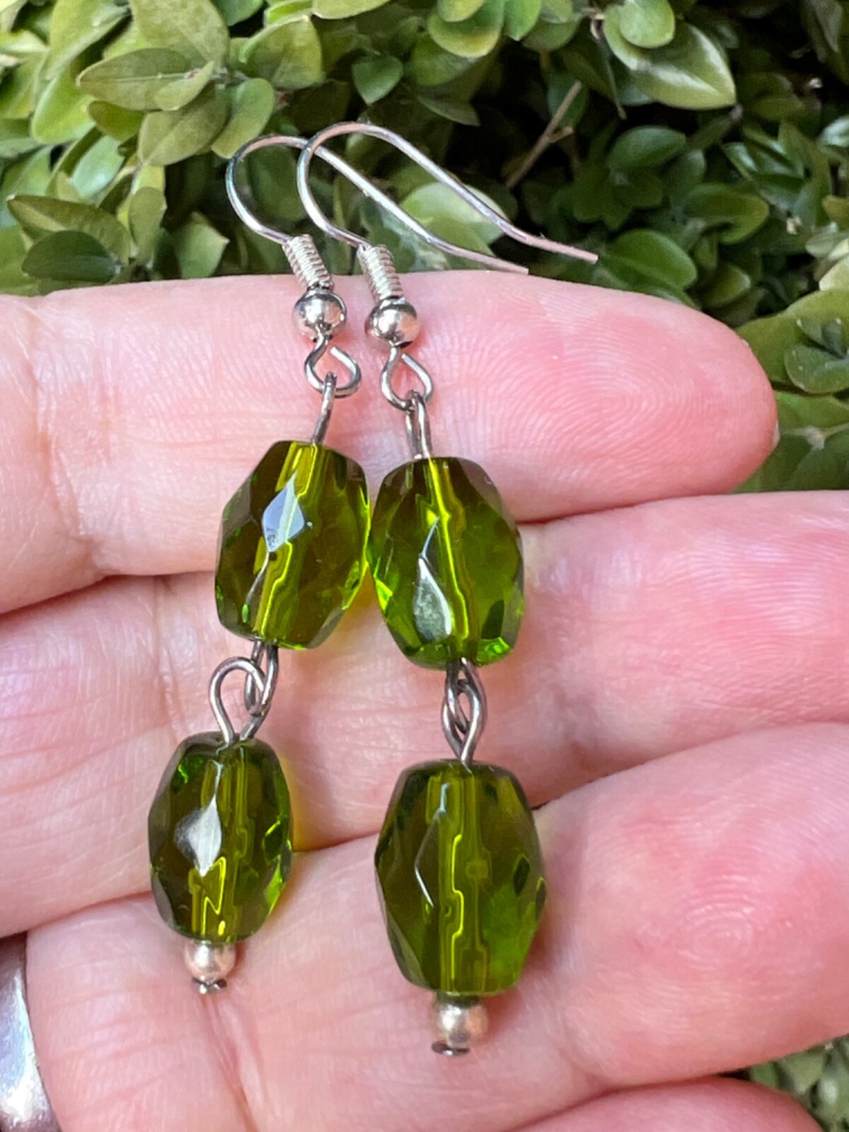 VINTAGE VIVID PERIDOT GREEN COLOR FACETED PASTE GLASS LONG DANGLE DROP EARRINGS