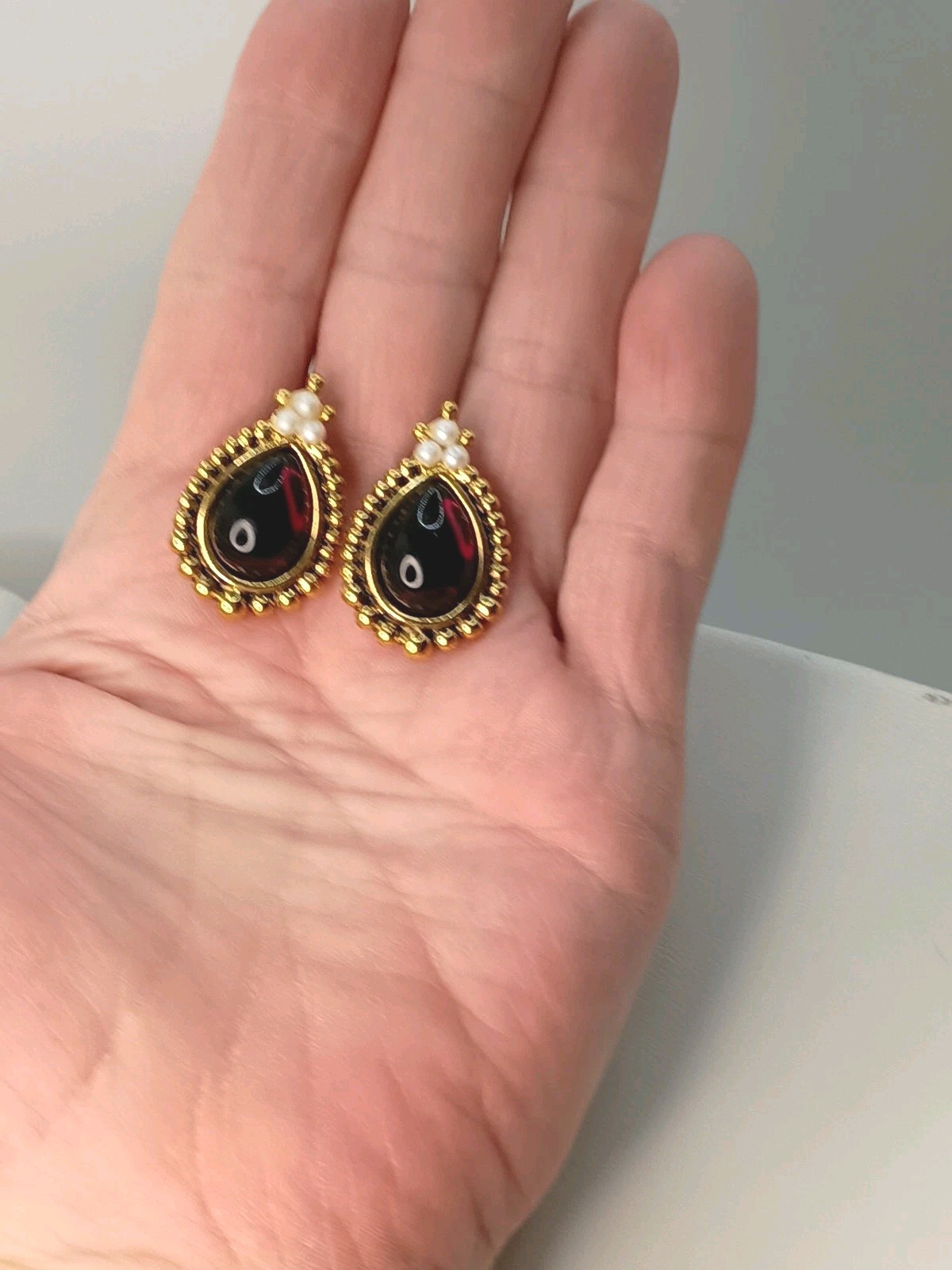 Vintage Napier Stud Earrings Gripoix Glass Cabochon Merlot Teardrop Pearl 1.25″