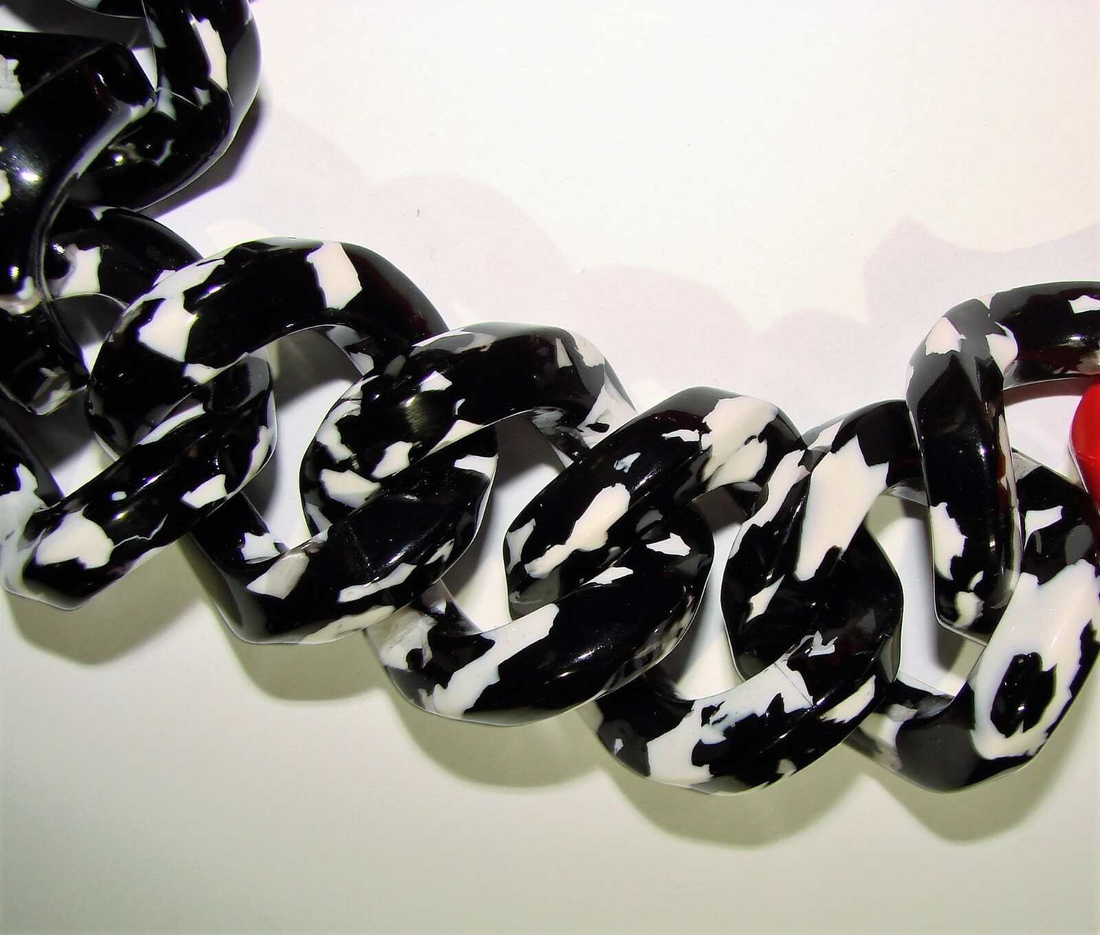 HENRI BENDEL VINTAGE LUCITE CHUNKY BLACK RED LINK STATEMENT NECKLACE RUNWAY