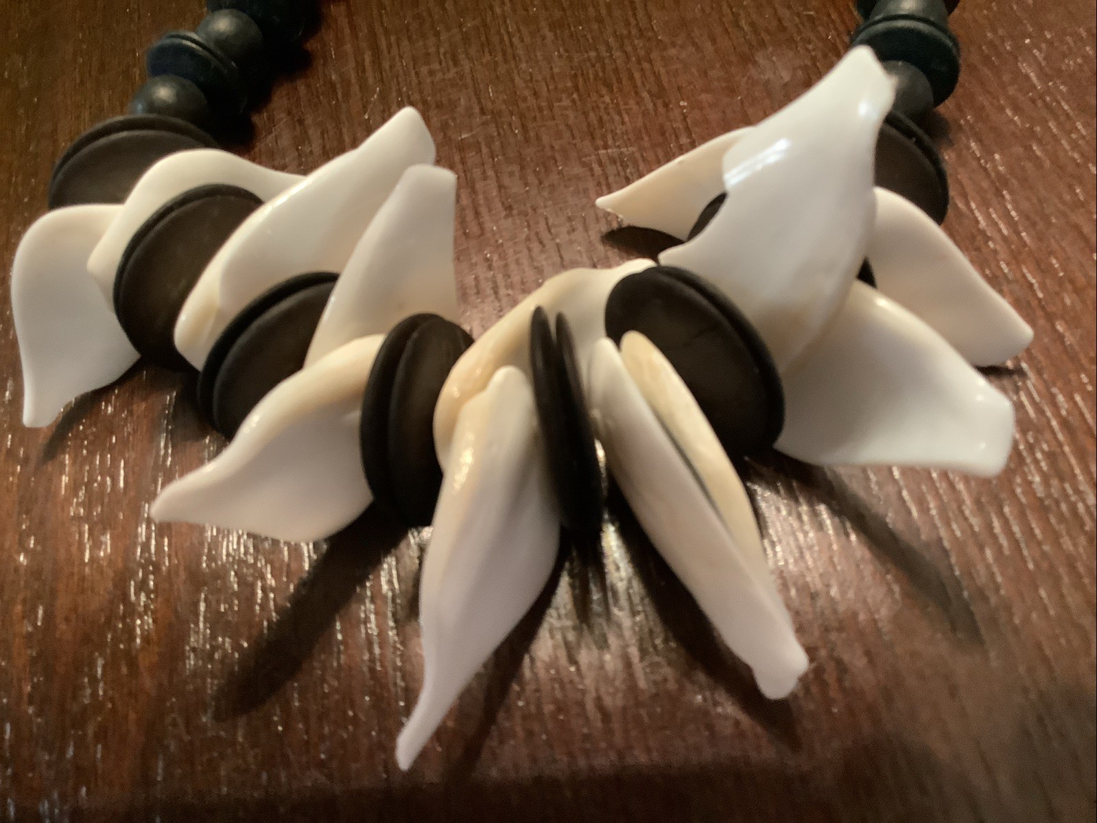 Beautiful 10” Black Beads And White Conch Shells Necklace Vintage