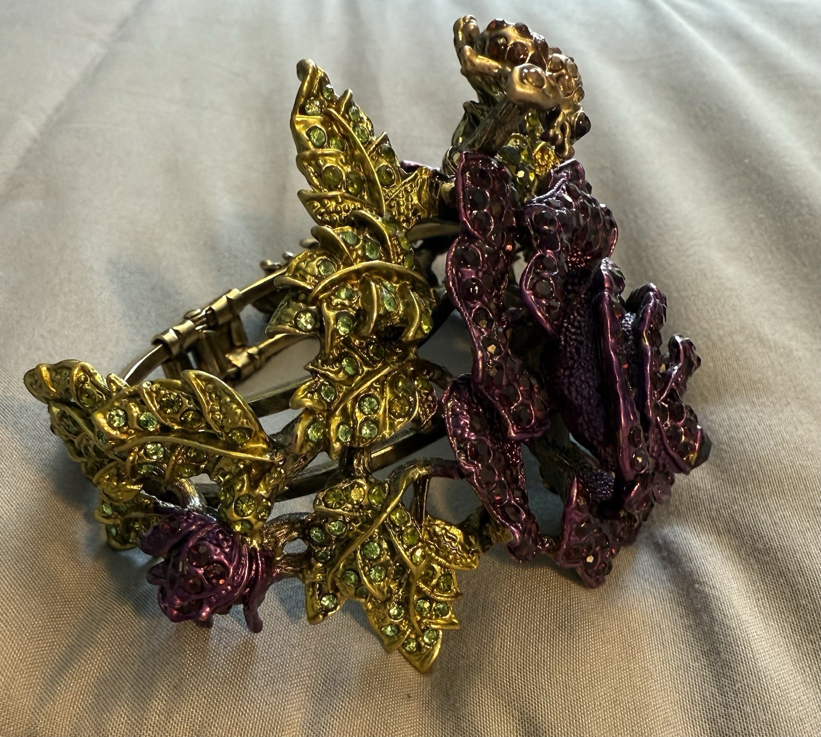 VTG OPC CRYSTAL RHINESTONE PURPLE ROSE BRACELET WITH BUMBLE BEE! STUNNING!