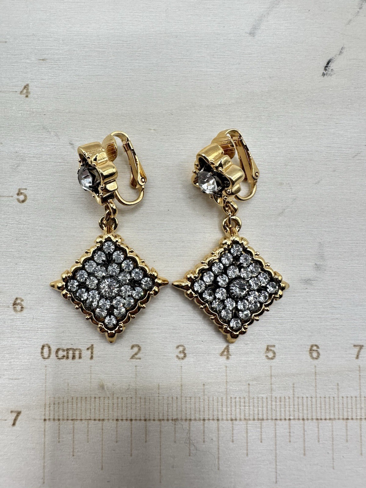 Vintage Collectible Earrings Victorian Dangle Crystals Avon Clip On Sparkle!