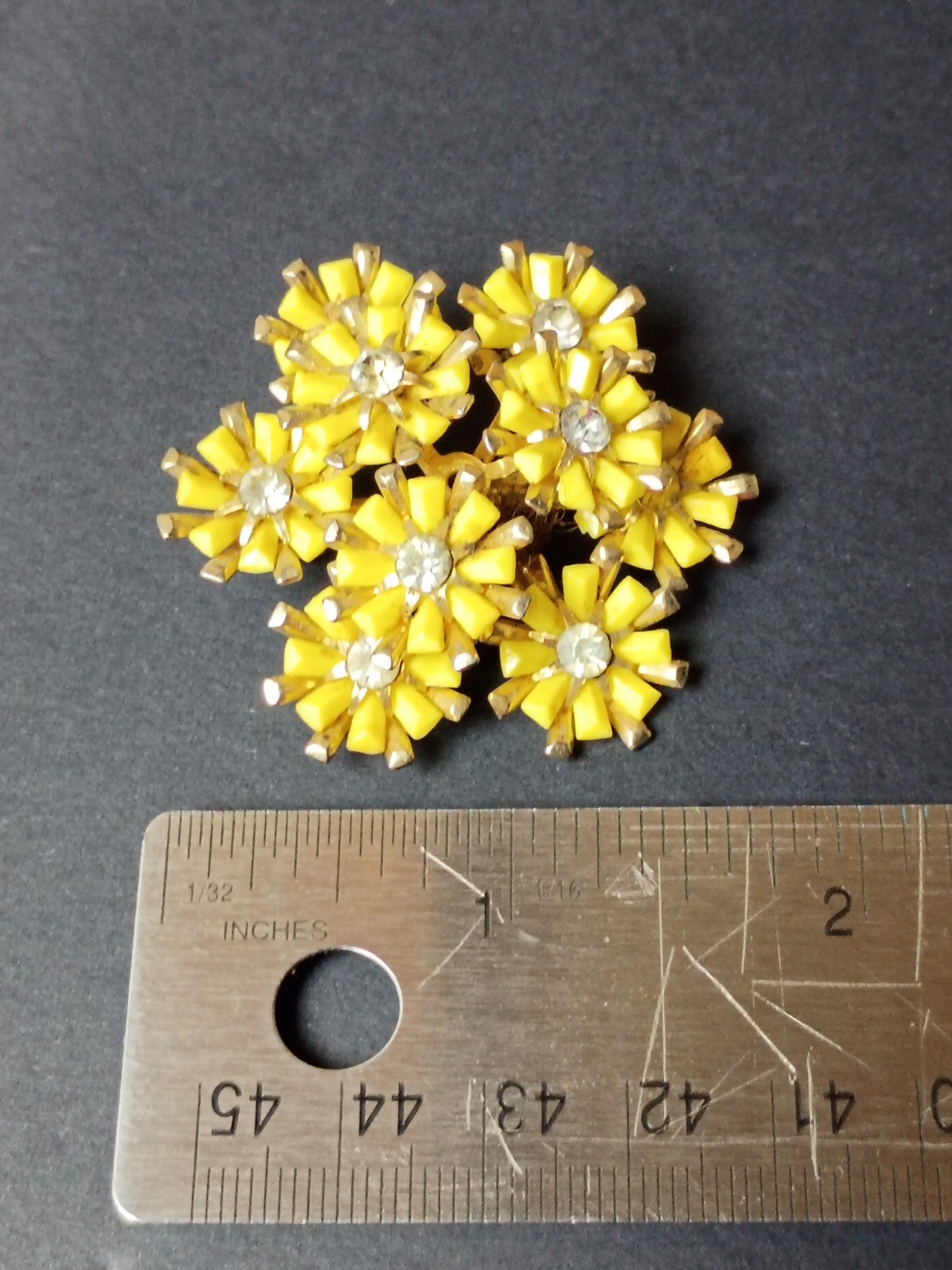 VTG Rhinestone, Metal & Plastic Yellow Daisy Floral Cluster Brooch Signed Coro