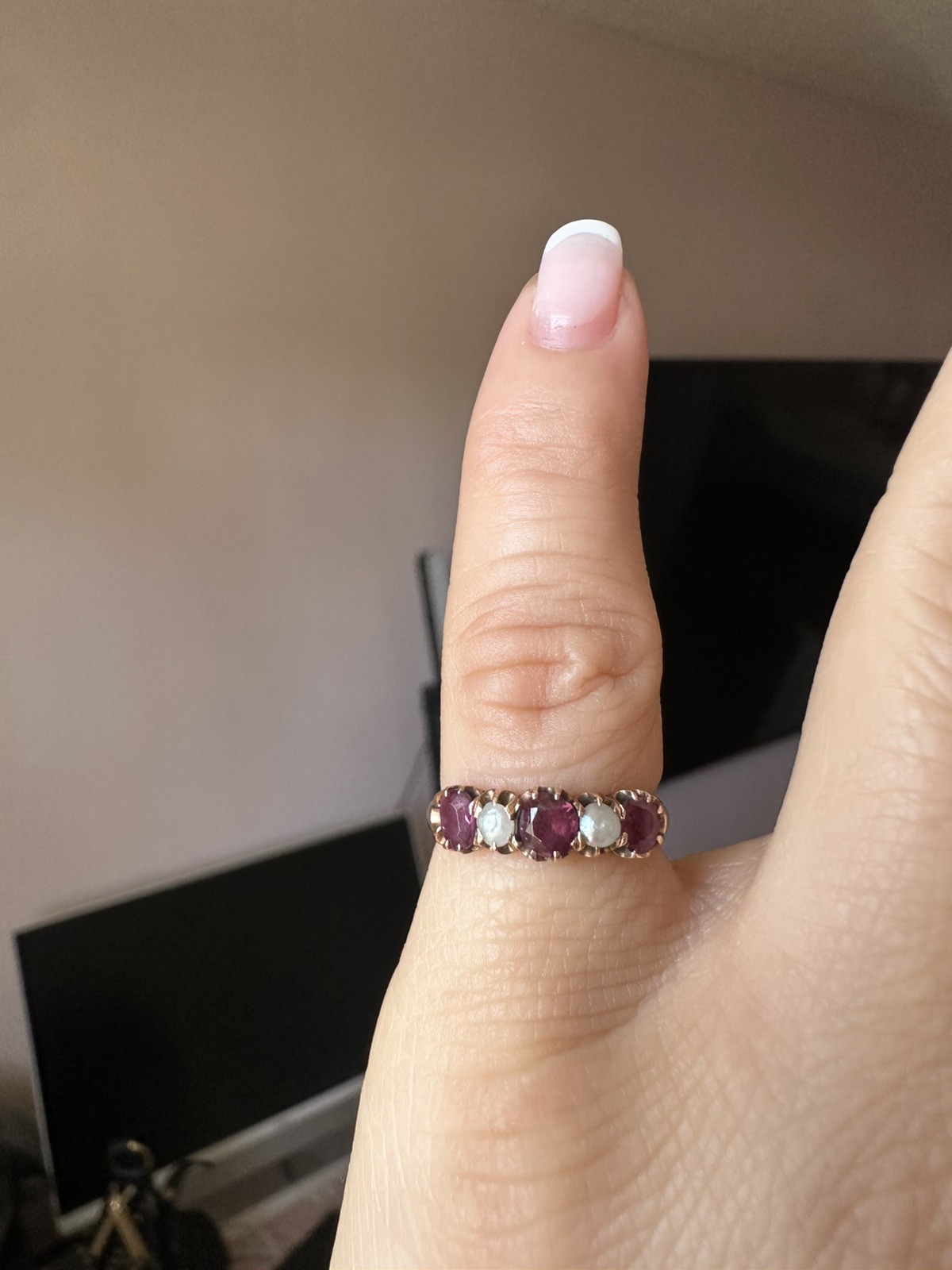 💎 Antique Edwardian 18K Ruby & Pearl Five-Stone Pinky Ring – Size 4.25