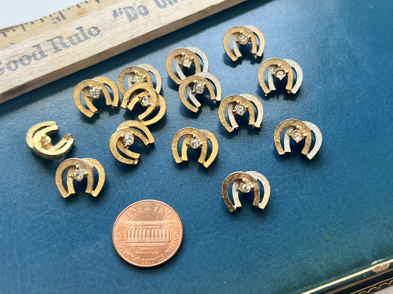 14 Vintage Gold & Silver Metal Horseshoe Good Luck Cutouts Jewelry Making Lot￼