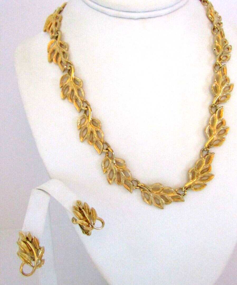 Vintage Napier Open Leaves Gold Tone Earrings & Necklace Set 19″ – 3/4″
