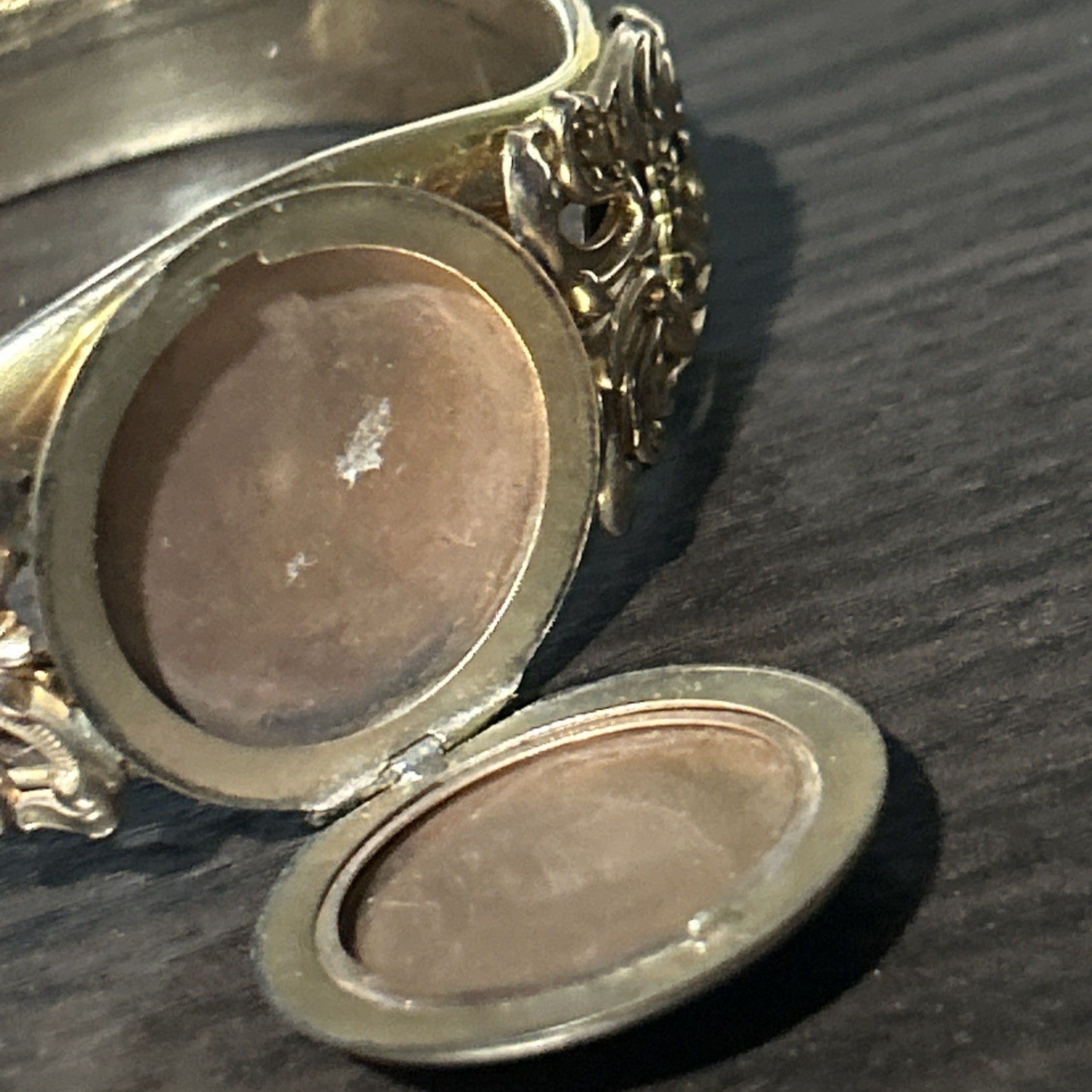 ANTIQUE 44g NOUVEAU 1/20 GOLD FILL E.M. Co HINGED PHOTO LOCKET BANGLE BRACELET