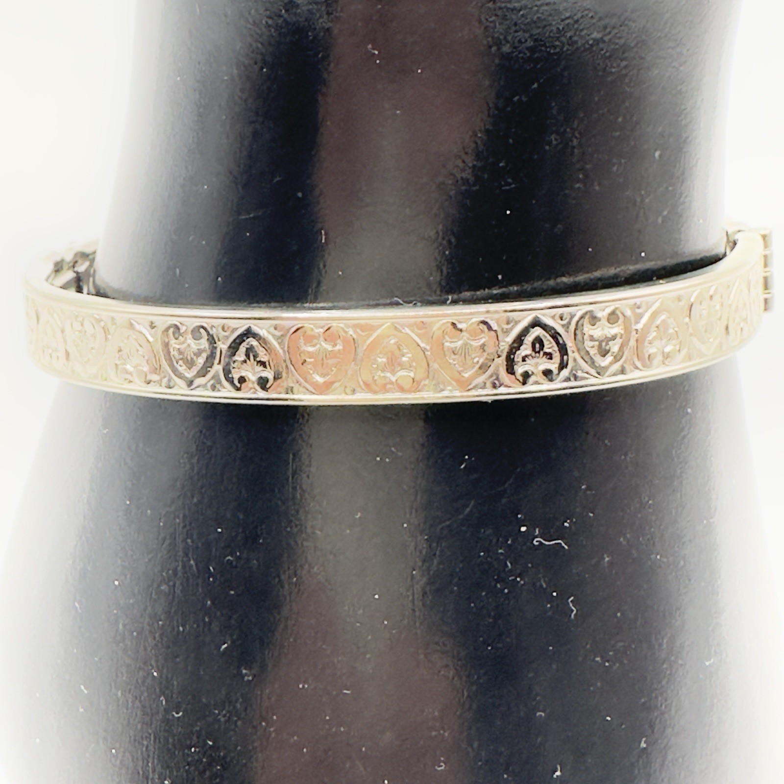 Vintage Hinged Bracelet Bangle Repousse Silver Tone 6.5″