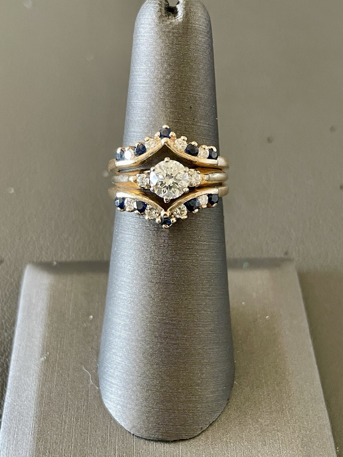 14KT Yellow Gold Sapphire and Diamond Ring. Size 5.75(BU8)