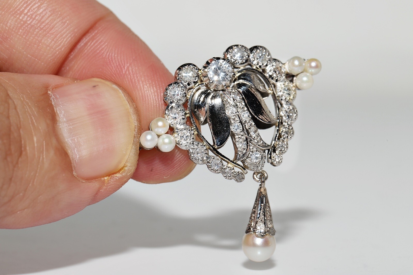 Antique Circa 1920s Platinum Art Deco Natural Diamond Decorated Brooch
