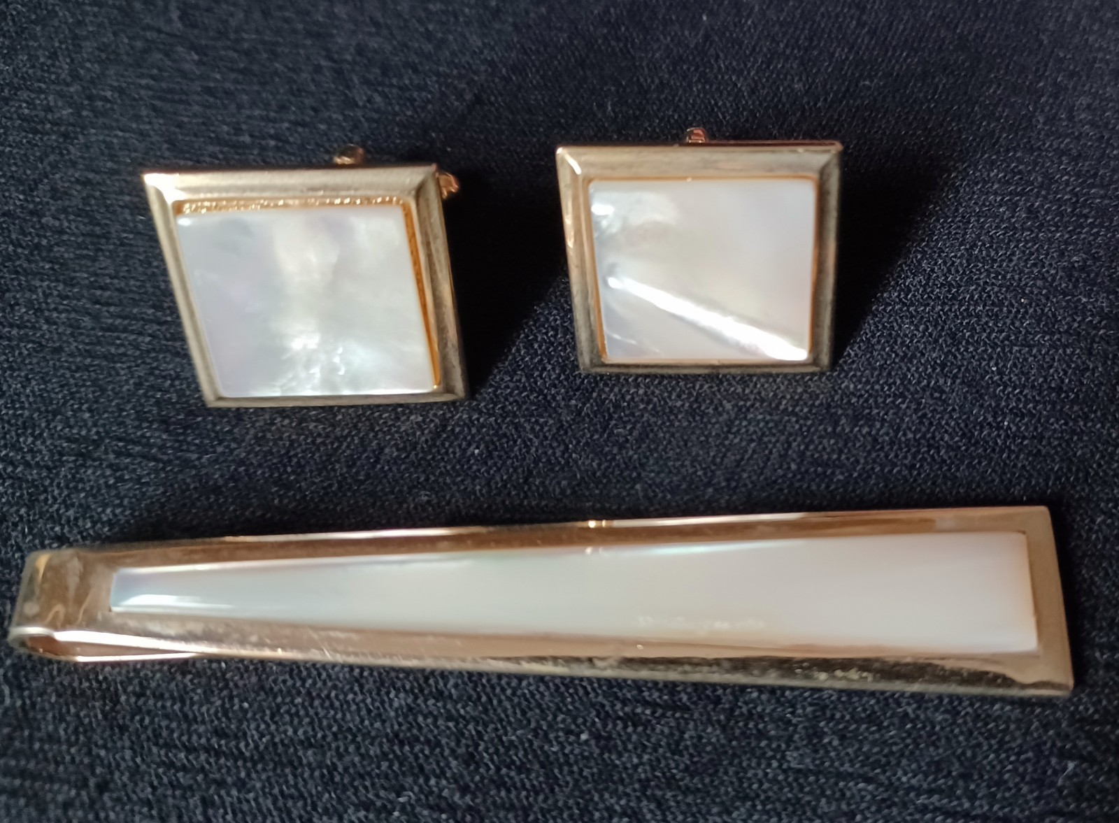 Elegant VTG Mother of Pearl Square Gold Tone Cuff Links Coordinating Tie Clip