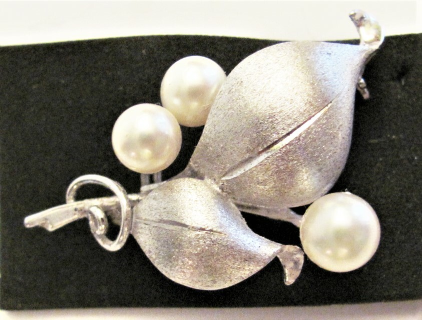 VTG 925 Sterling 3 Real 7mm Pearls Leaf Pin Brooch/ Pendant 5.3 gram 1 1/2″ x 1″