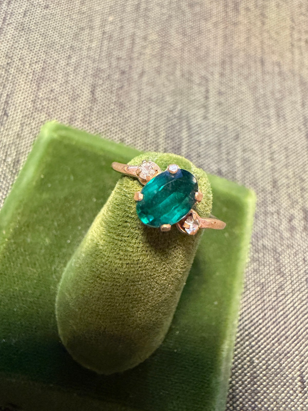 Vintage Sim. Emerald Stamped 10k SOLID Gold Ring Sz 4 May Birth Stone 0.97g