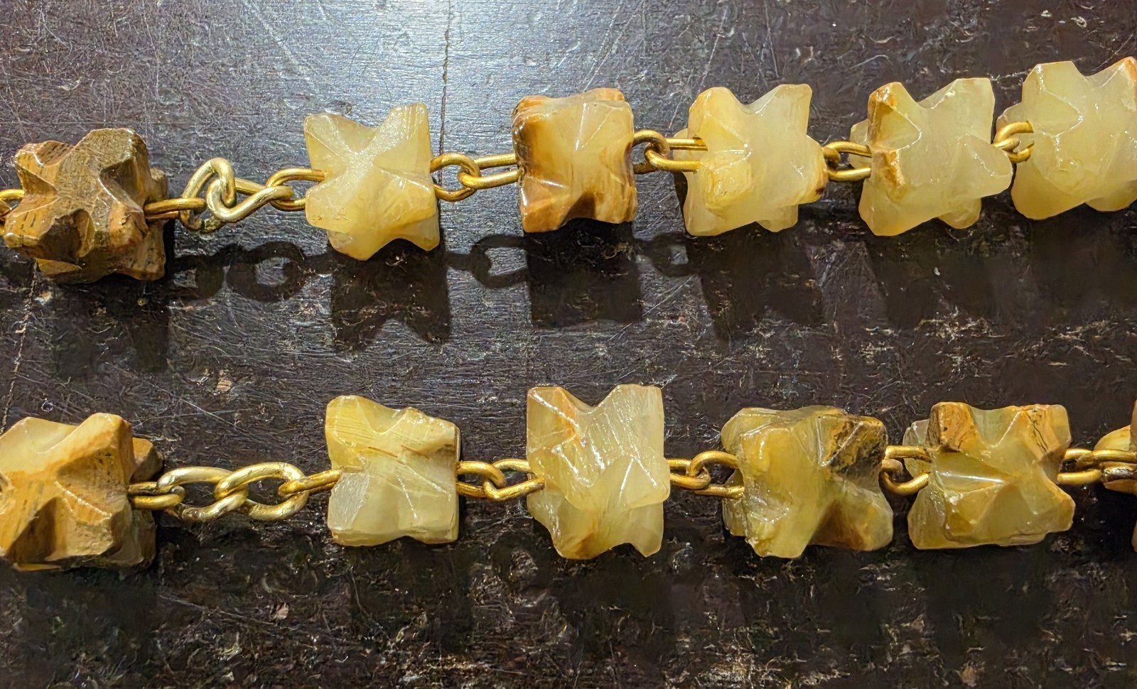 Vintage Banded Onyx Carved Stone 42″ Necklace Arrow Head Pendant