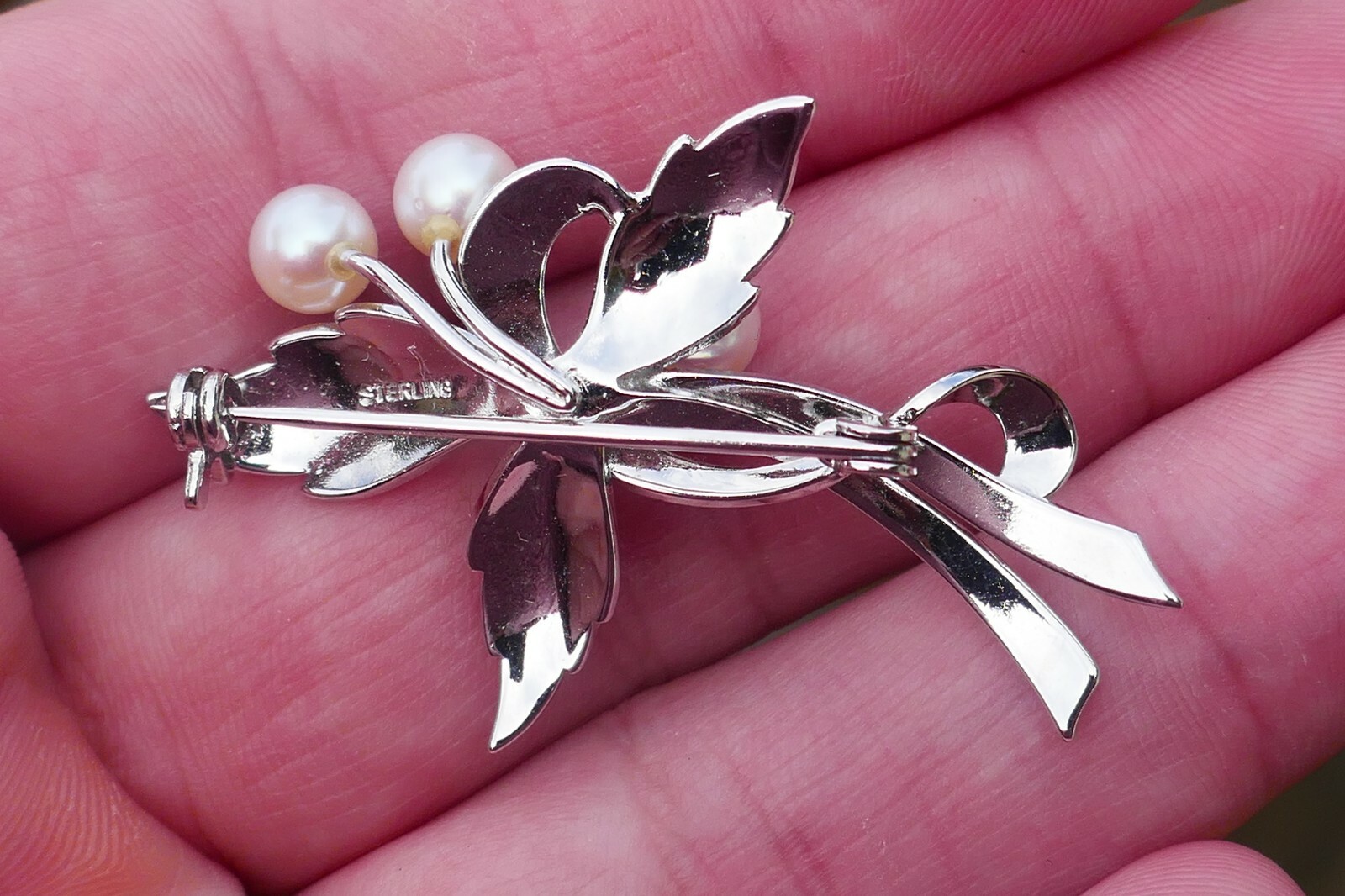 Vintage Sterling Silver & 5.3mm Pearl Spray Designed Brooch / Pin – 4.9g.