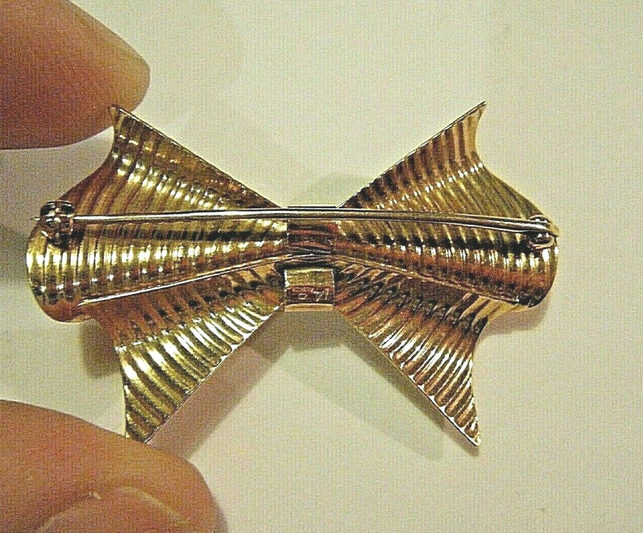 Vintage Ribbed Design Solid 14K Yellow Gold 40mm 3D Bow Pin 5.3g