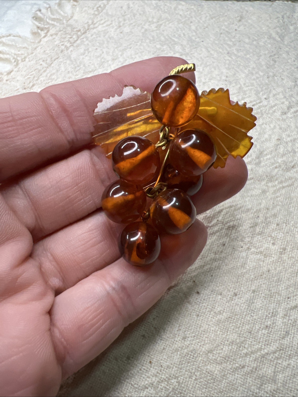 VTG Amber Lucite Grape Cluster Brooch Gold Tone Leaves Mid Century Fruit Jewelry