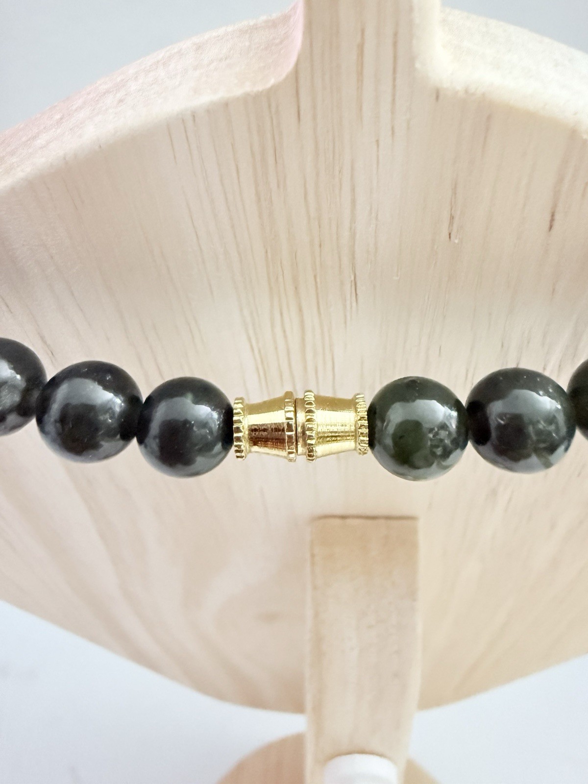 Vintage Dark Green Stone Bead Necklace Magnetic Clasp 18” Estate Jewelry