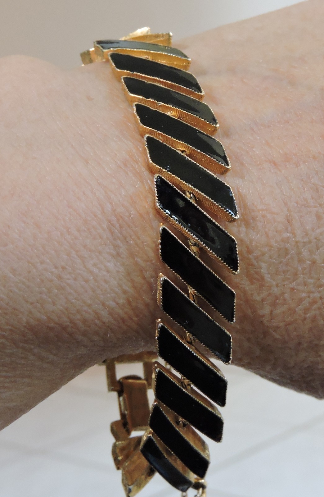 elegant BLACK ENAMEL on GOLDTONE LINK BRACELET w/safety chain & foldover clasp