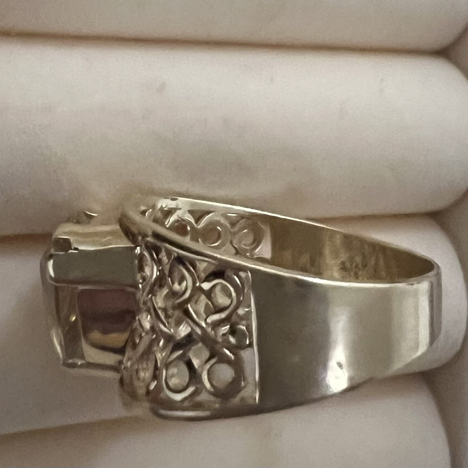 Vintage 14 Karat Yellow Gold Celtic Knot Natural Golden Beryl Ring Size 8.25
