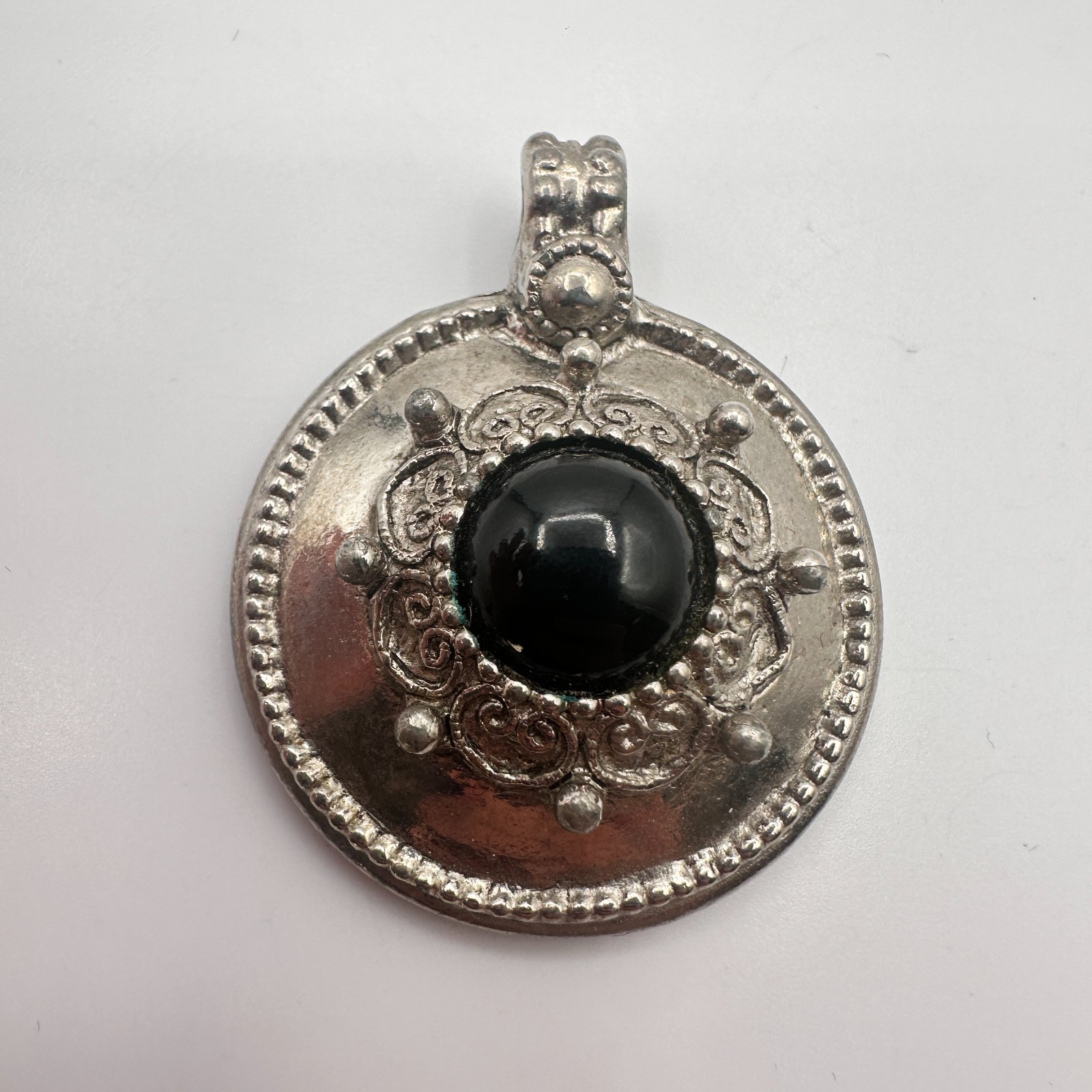 Vintage 90s SilverTone Black Glass Cabochon Shield Pendant Boho Etruscan Jewelry
