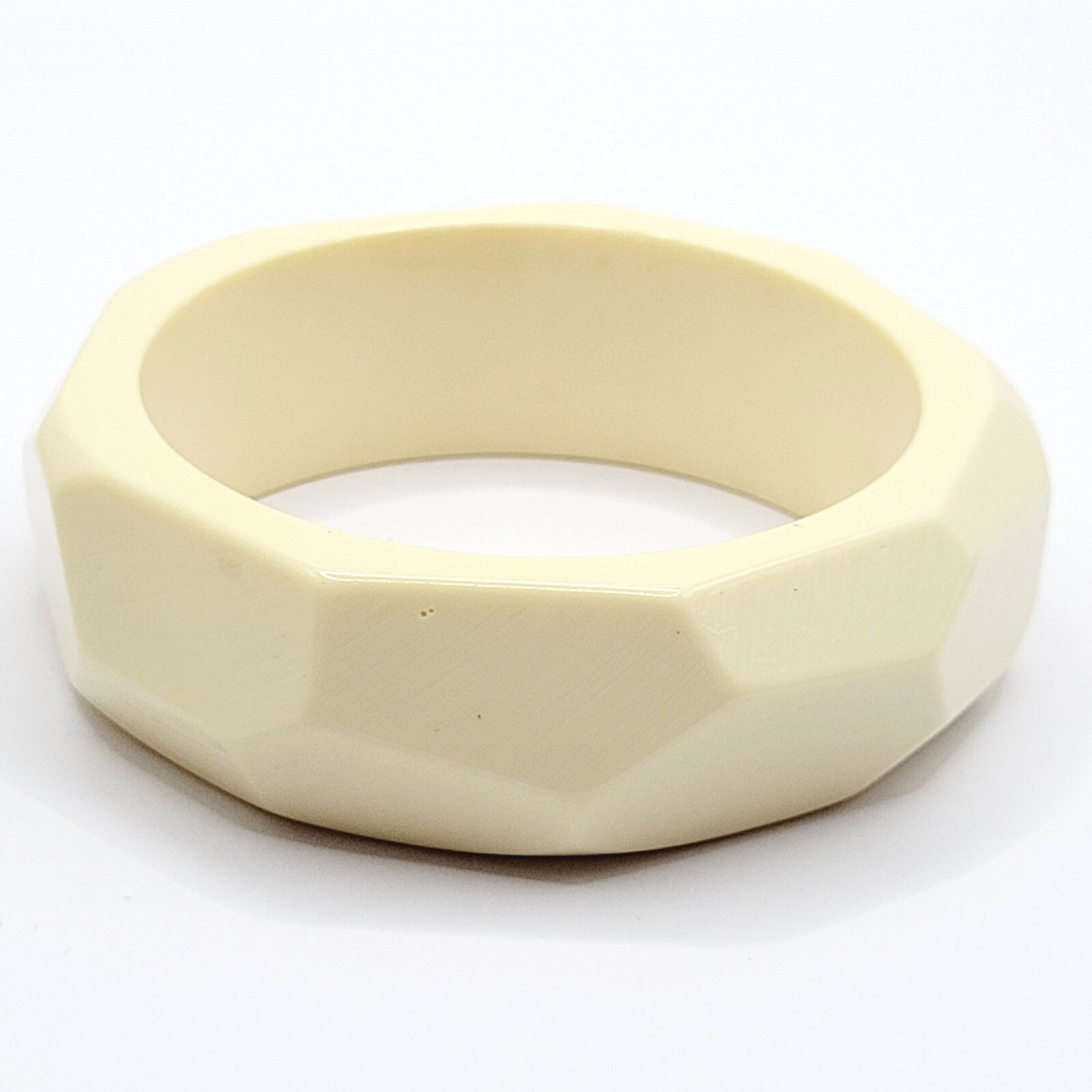 Vanilla Cream Off White Odd Angle Facet Acrylic Chunky 1980s Bangle Bracelet