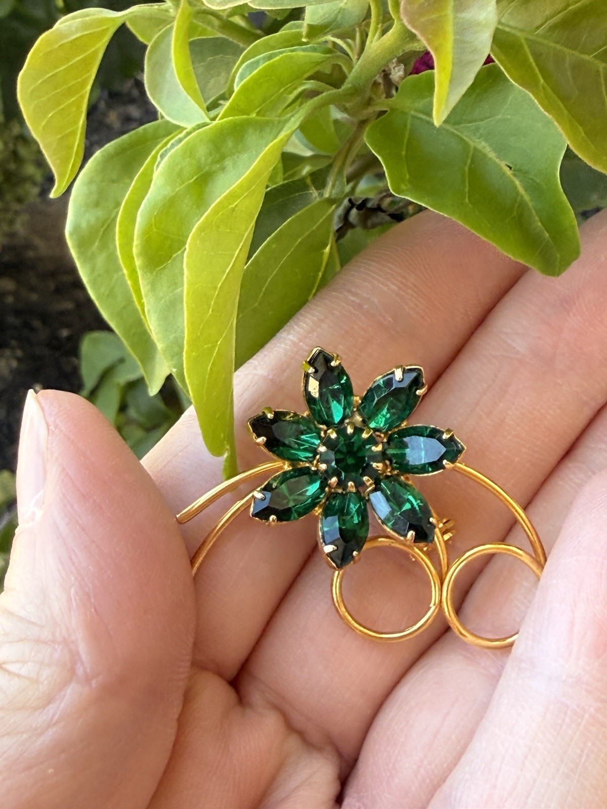 Vintage Gold Tone Emerald Green Rhinestone Curved Stem Flower Brooch