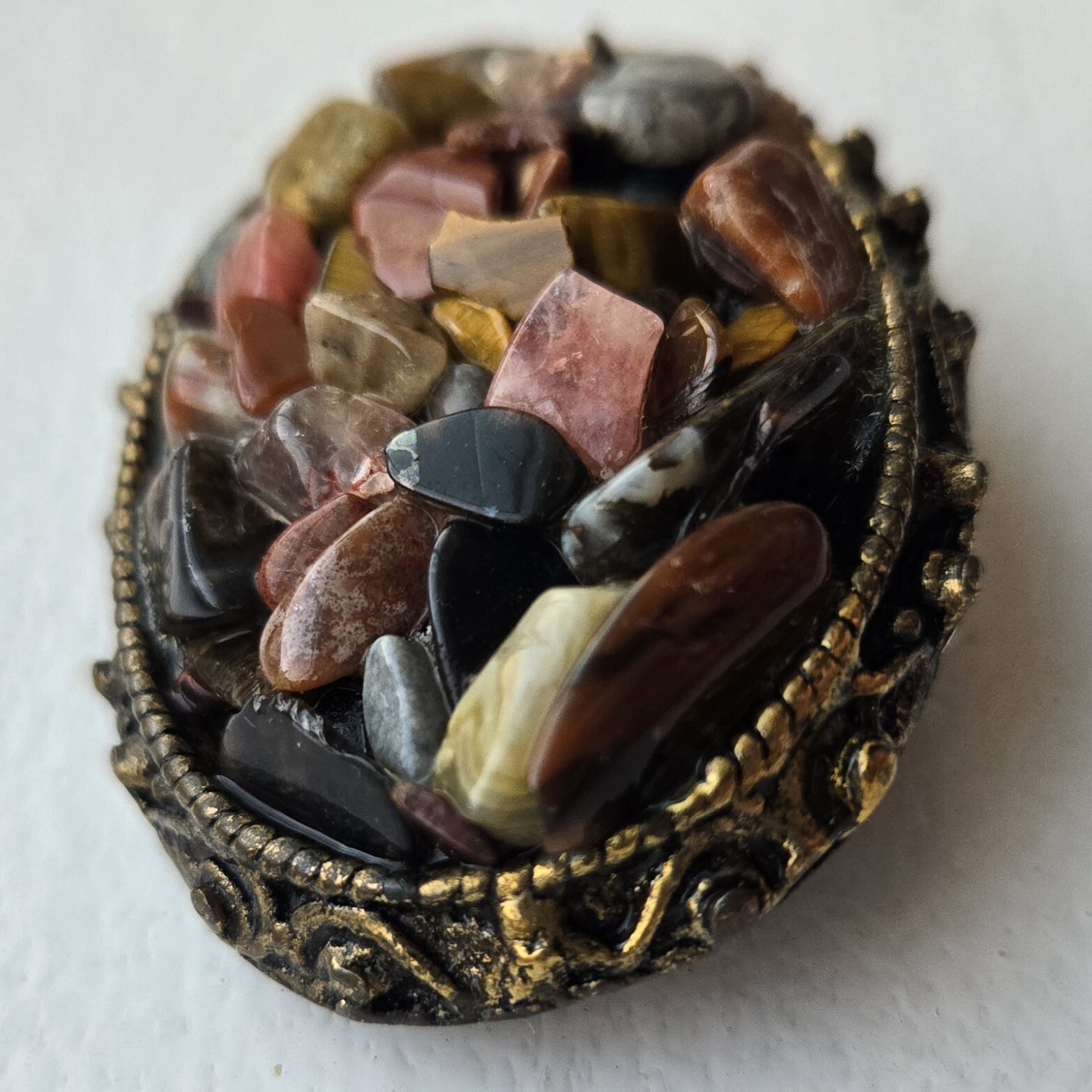 Vintage Multicolor Gem Stone Chips Brooch Pin Gold Tone Oval Estate