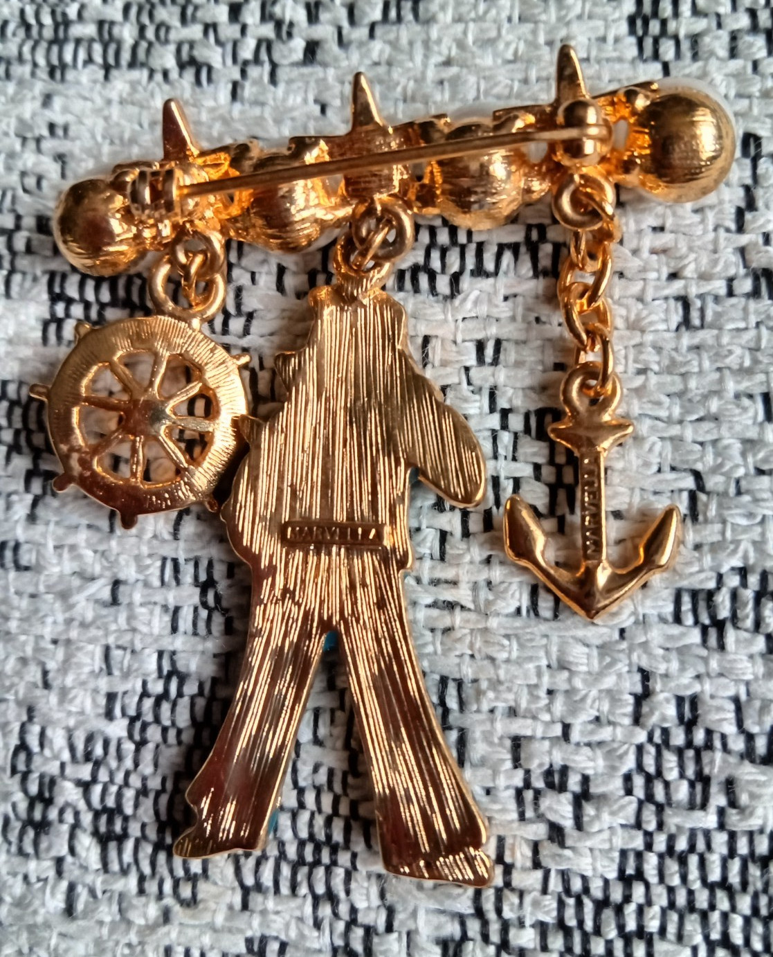 Vntg MARVELLA Signed Enameled Dangle Pin – Sailor Ships Wheel Anchor Faux Pearls