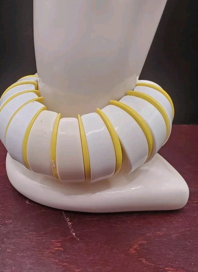 Vintage Very Retro Yellow & White Plastic Stretch Expanding Cuff Bracelet