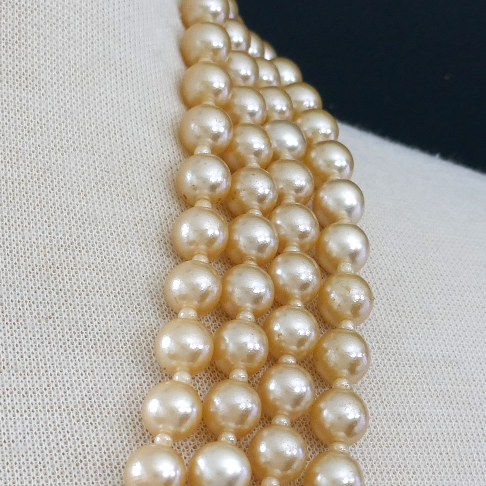 VINTAGE SPHINX OF ENGLAND CABOCHON RHINESTONE MULTI-STRAND PEARL BEAD NECKLACE