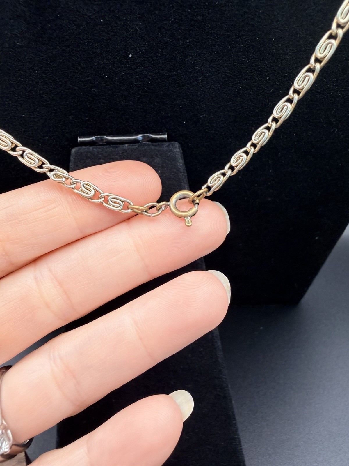 1058. Eloxel Aluminum 18kGold Plate Scroll Chain