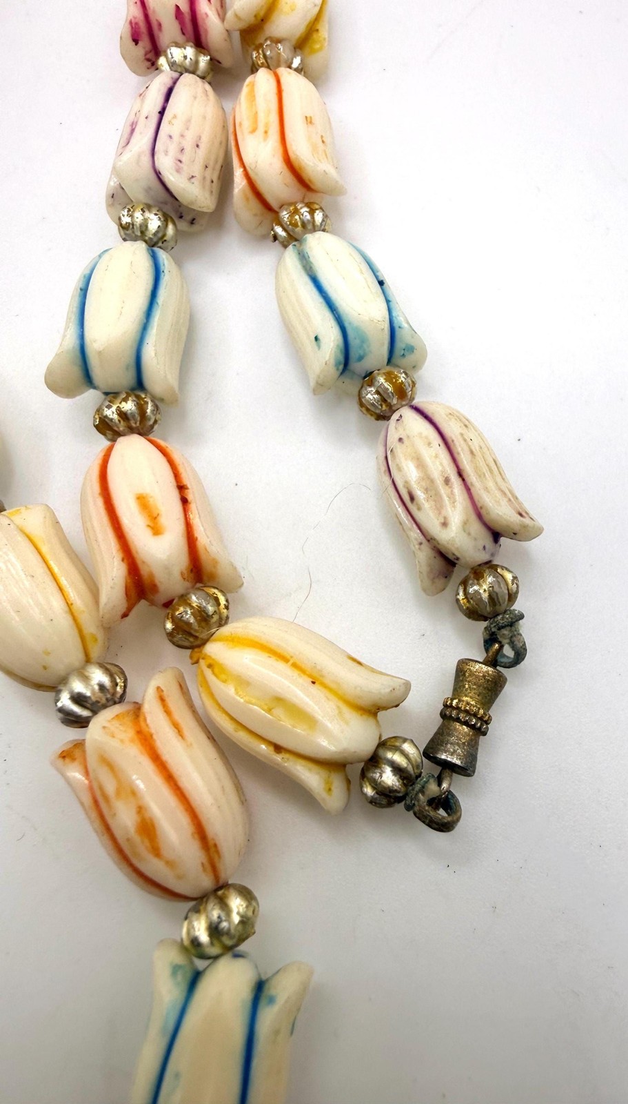 Vintage colorful textured off white acrylic tulip beaded necklace